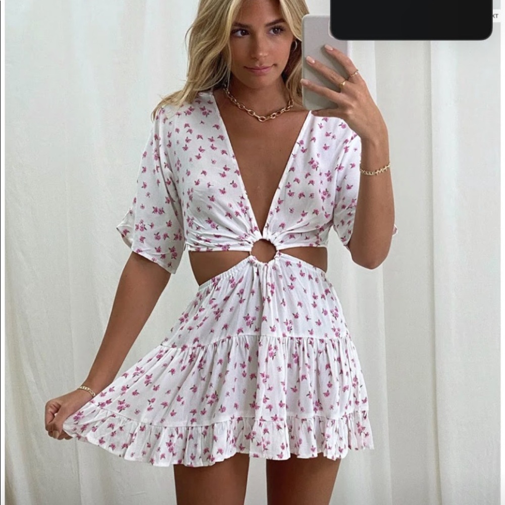 Isabelle’s cabinet Daises dress
